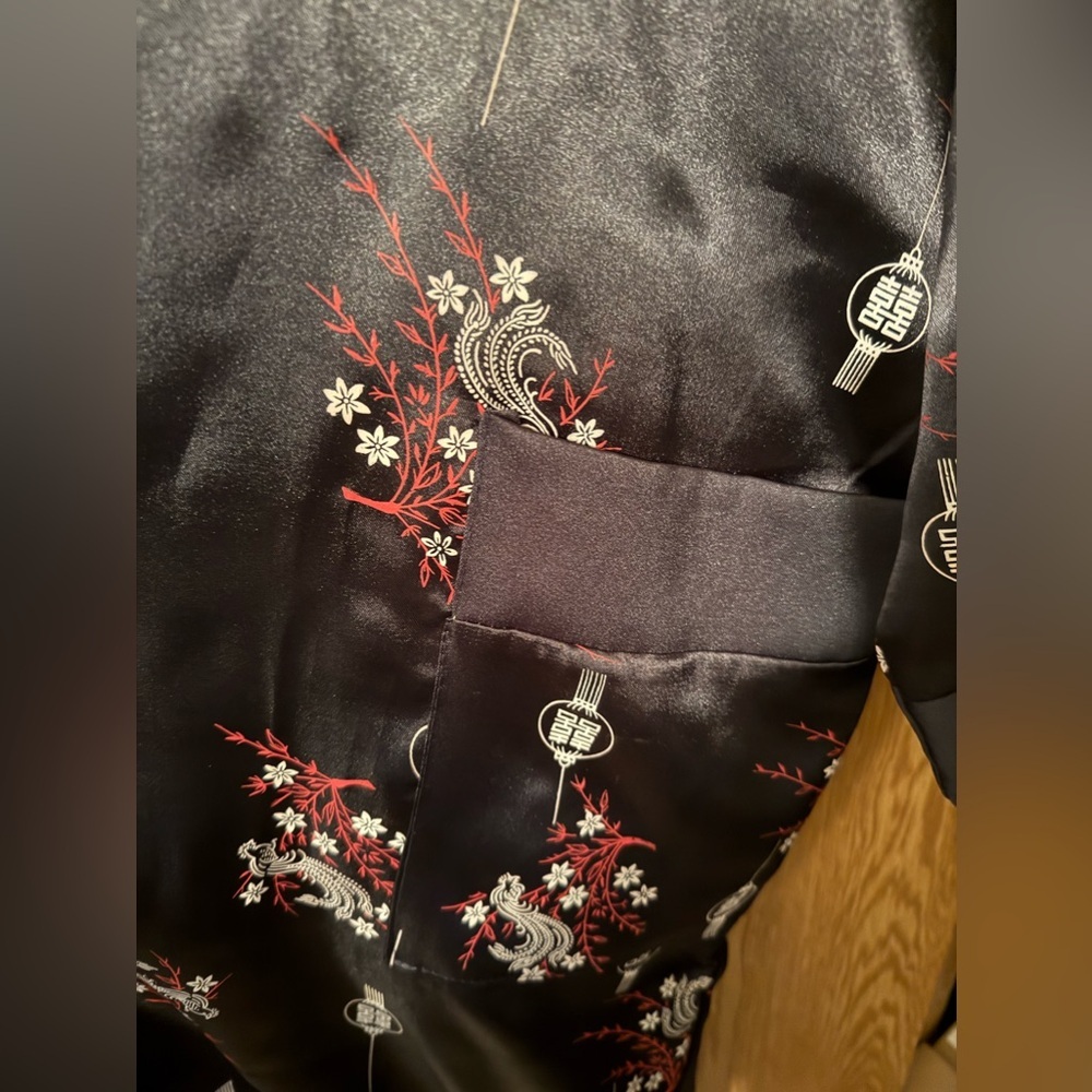 Dragon Embroidered Black Kimono - Picture 5 of 7